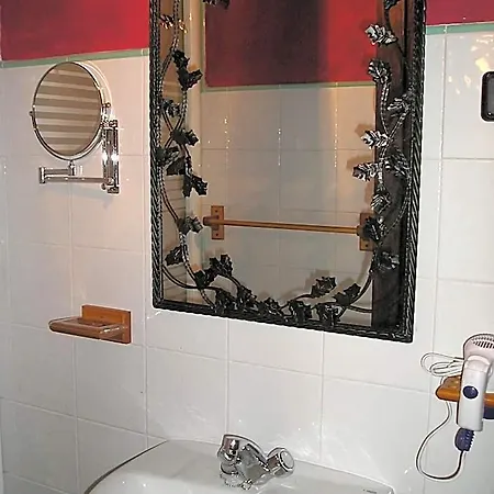 Trisileja Hotel *